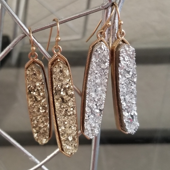 3/$30♥️ Fashion Dangling Quartz Earrings - Picture 2 of 10